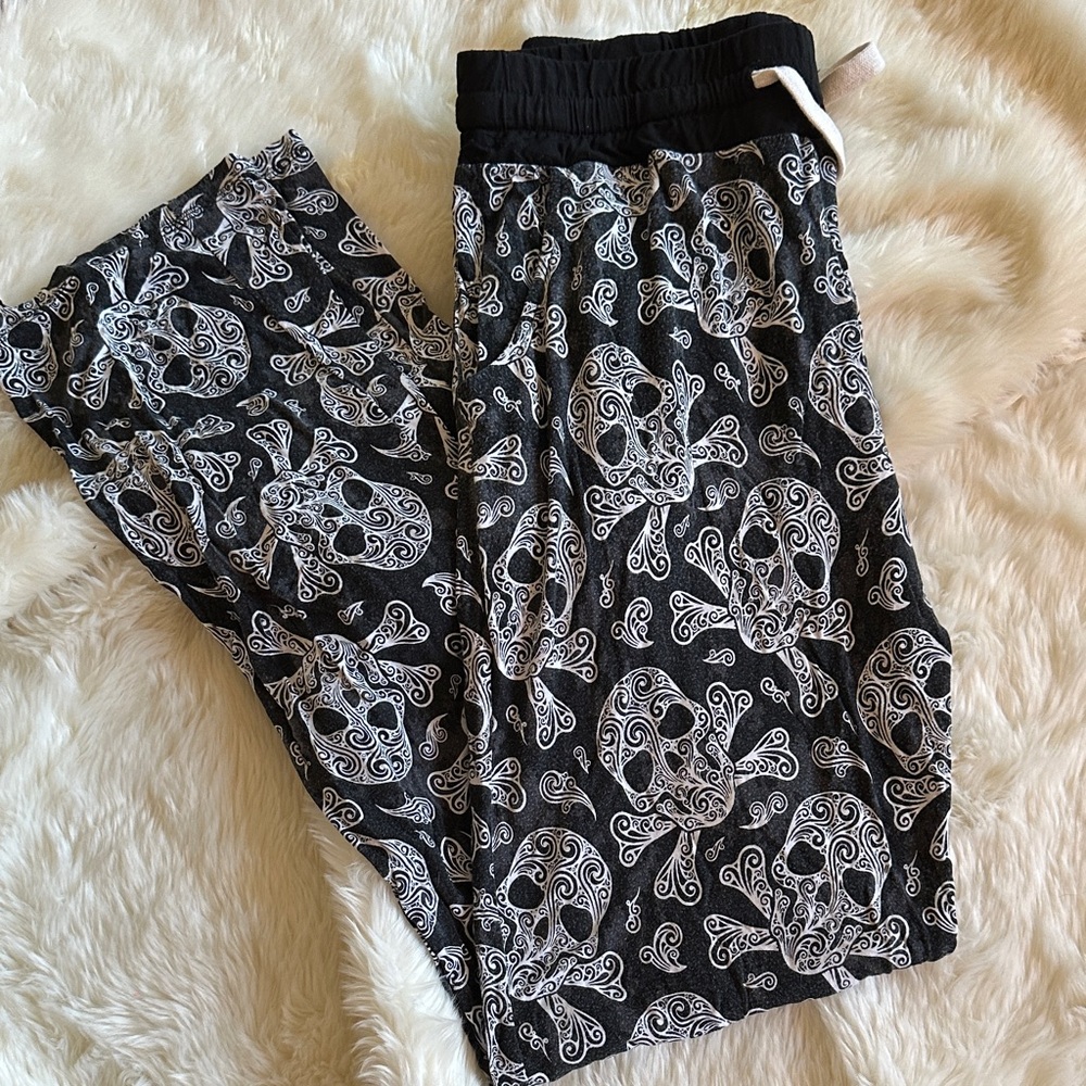 Skullistic Black and White Skull Print pajama Pants size L
